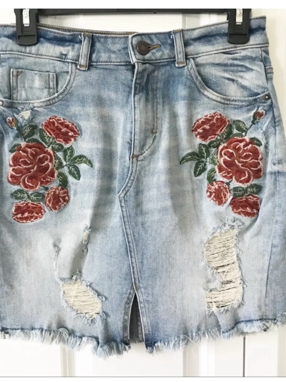 Zara rose floral embroidered distressed raw hem mini skirt - Picture 2 of 5